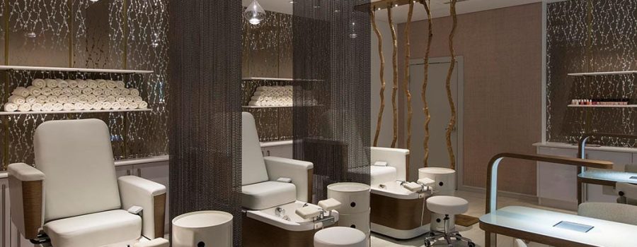 Archetype Glass' custom laminated glass in the spa at the Hotel Crescent Court